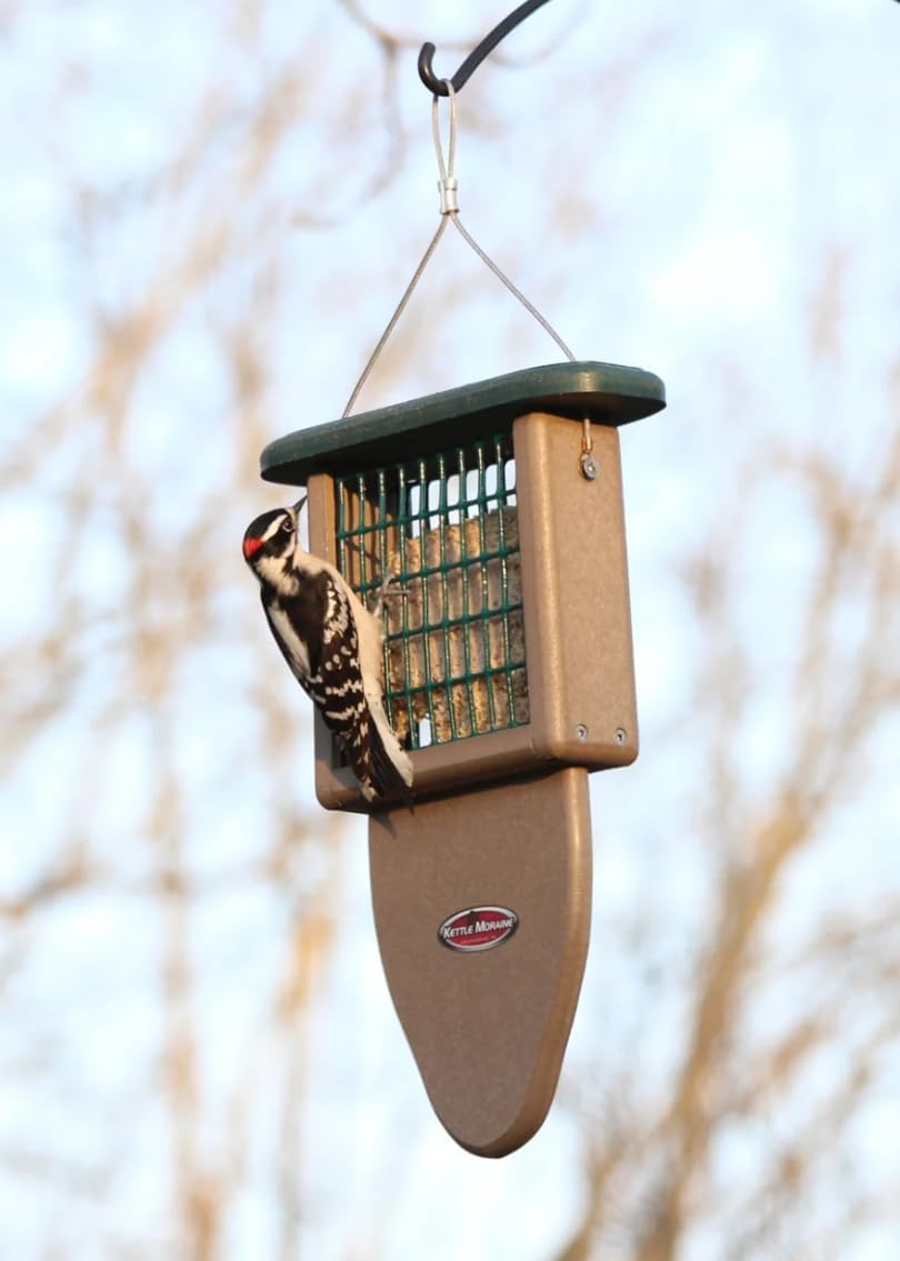 kettle moraine recycled plastic single suet cake tail, close-up detail