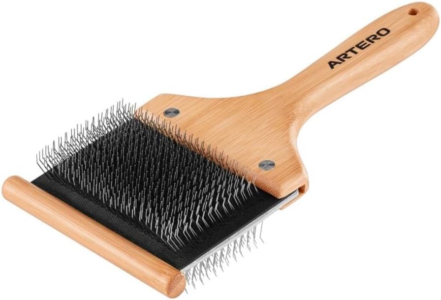artero bella double-sided flexible slicker brush for dogs, close-up detail