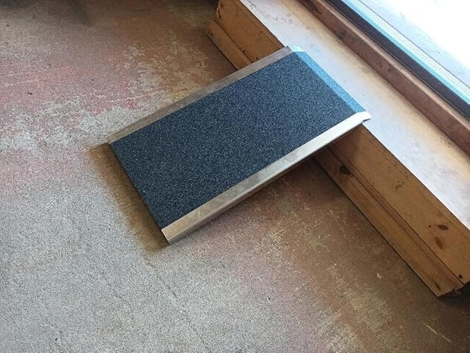 aluminum dog pet ramp for cars & trucks, close-up detail