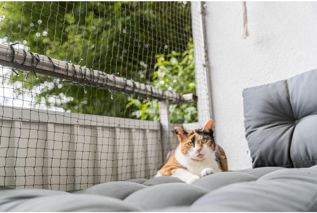 trixie protective net, 8 x 3 m, black shown in use