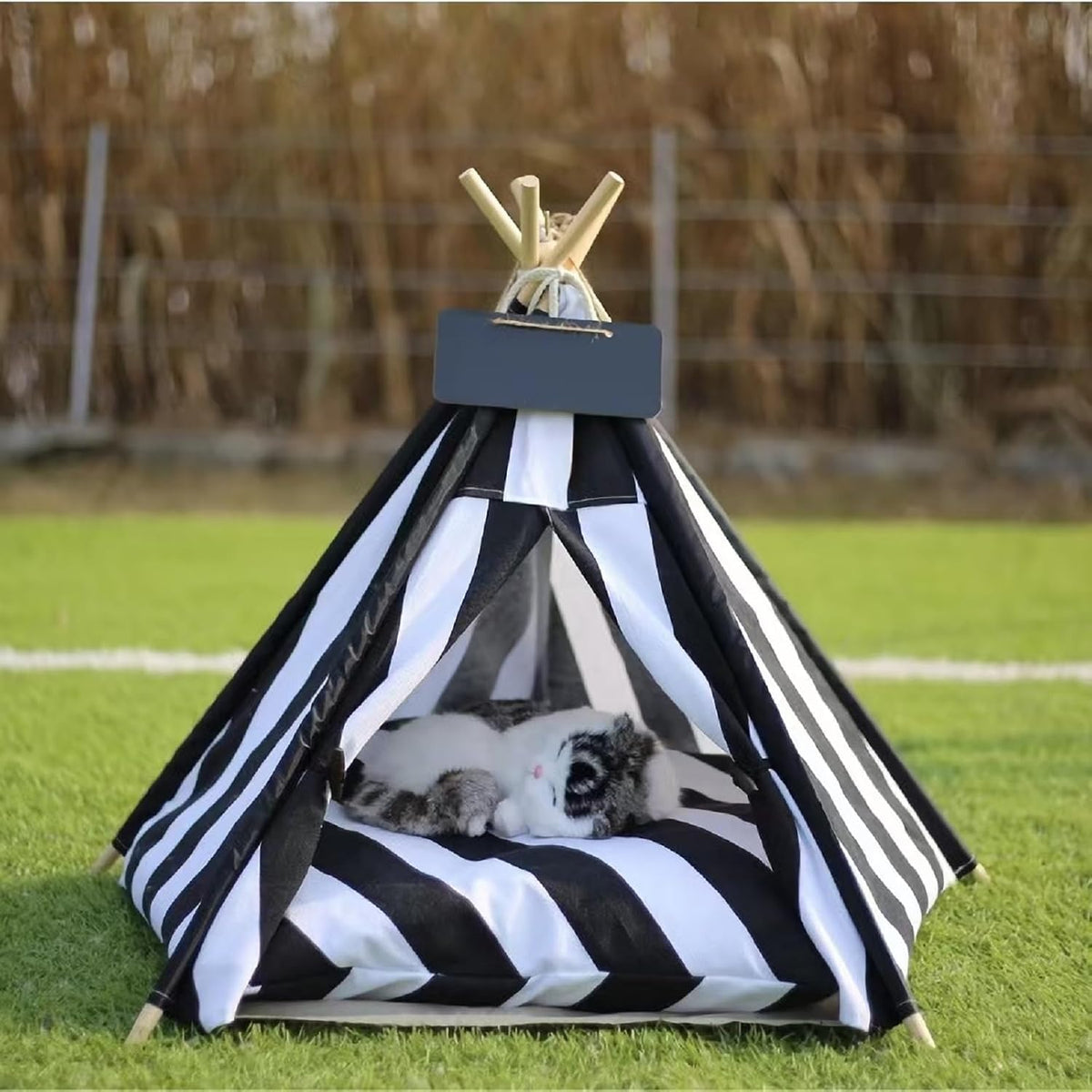 cat teepee tent bed,outdoor indoor dog house,portable washable, close-up detail