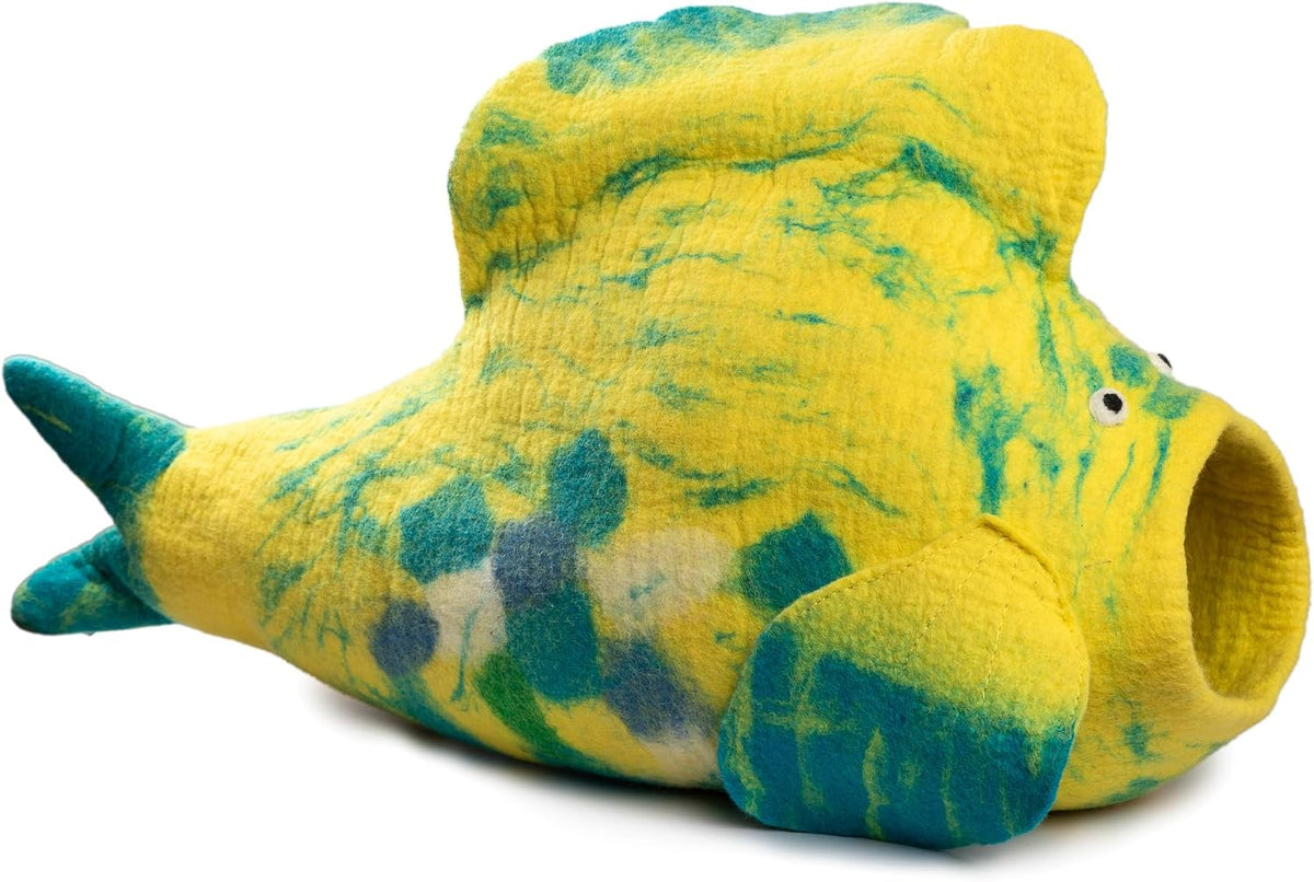 luxurious merino wool cat cave - foldable hideaway, close-up detail