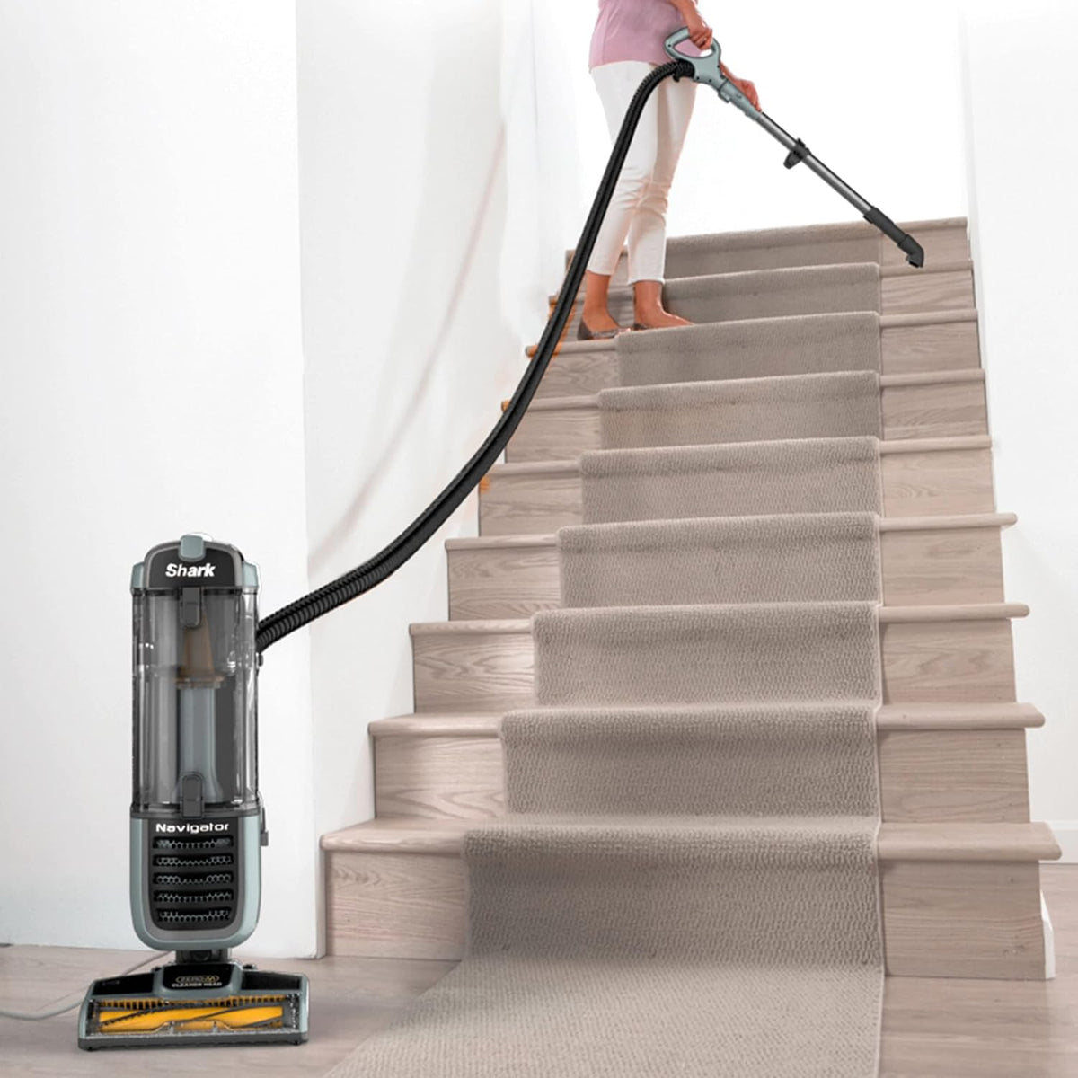shark zu62 navigator zero-m self-cleaning brushroll pet pro, side view