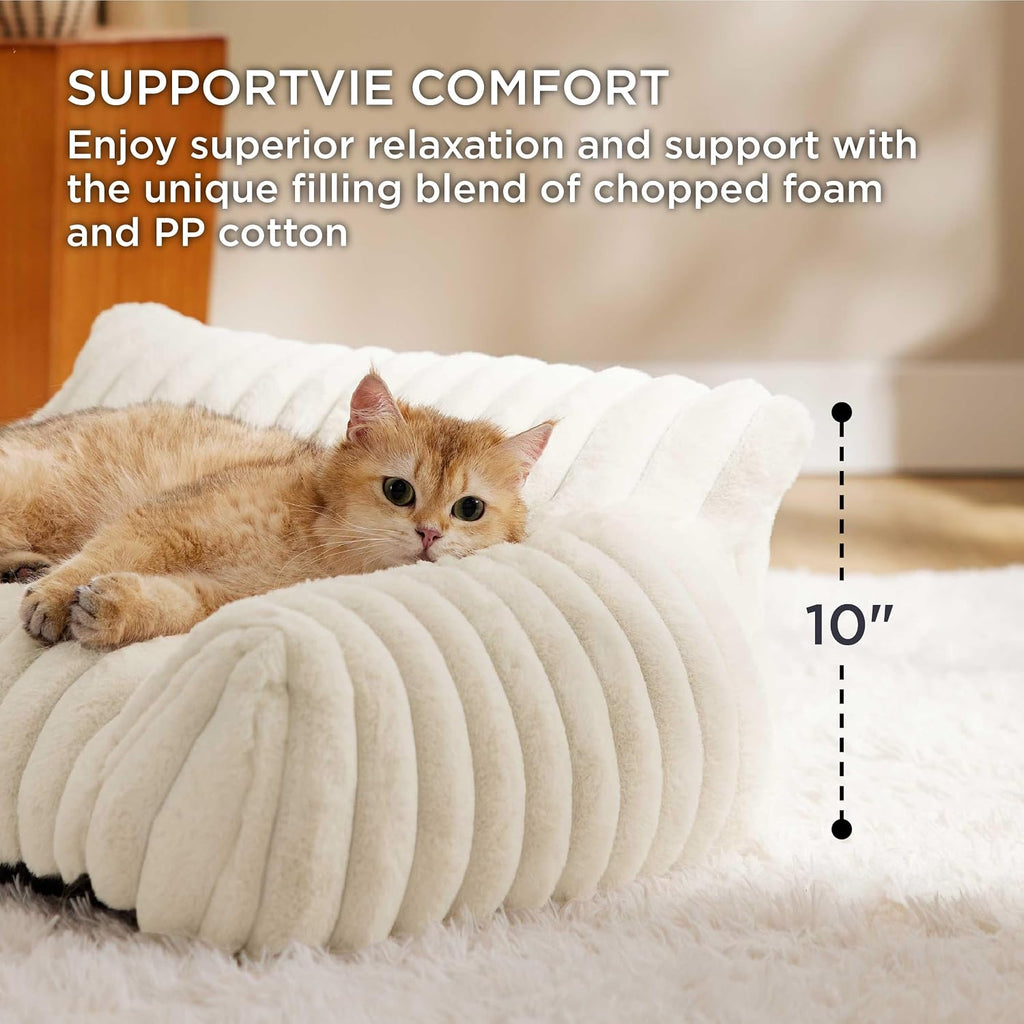bedsure comfyfleece® shown on tv cute dog couch, close-up detail