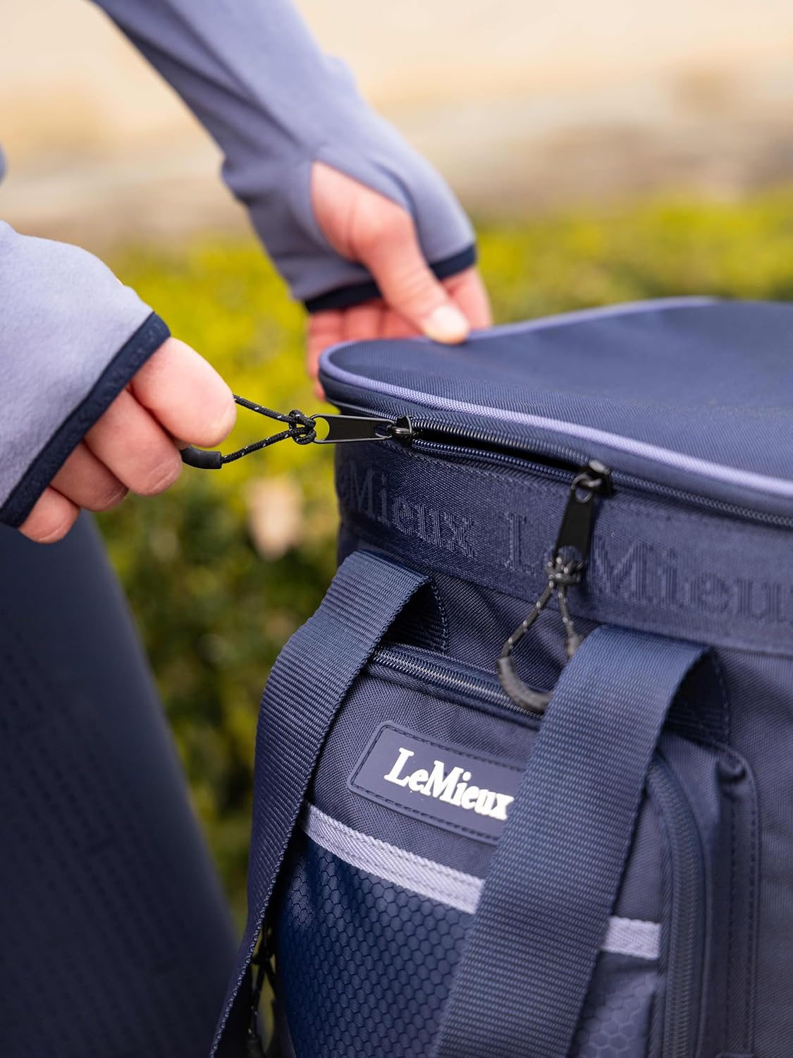 lemieux grooming bag - black or navy blue, close-up detail