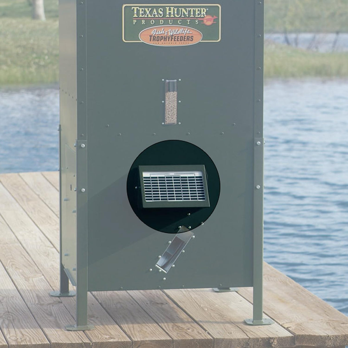 texas hunter 2-watt solar charger for directional feeders showing dimensions