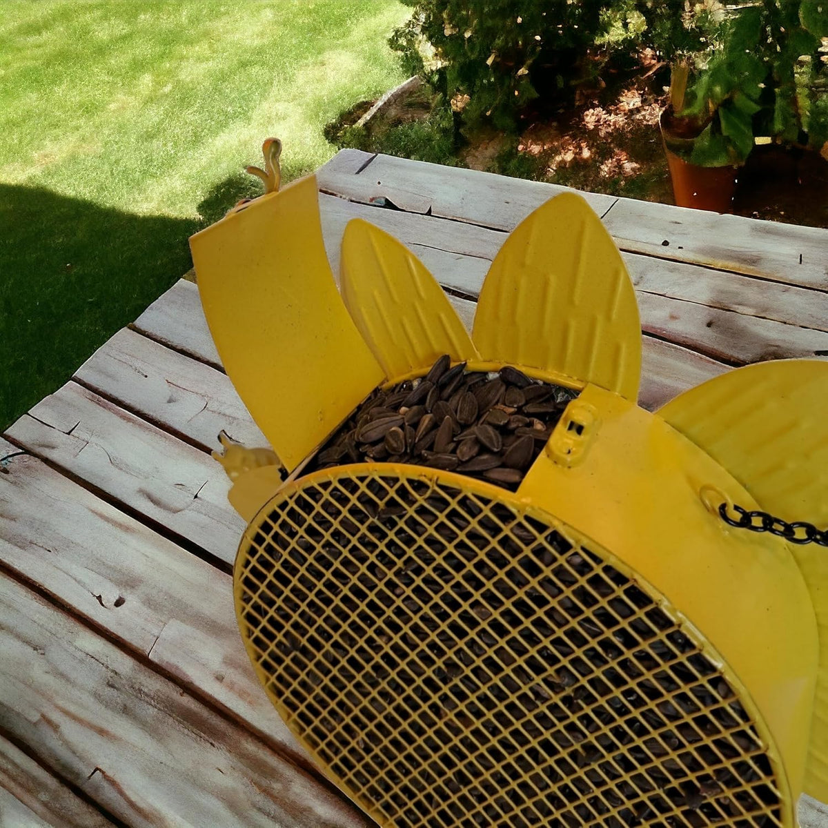 gift essentials sunflower metal mesh feeder - garden showing dimensions